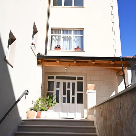 Hvar Malisko * هفار