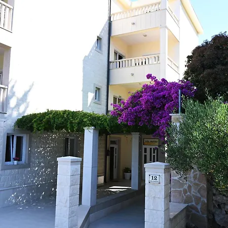 Hvar Malisko * هفار