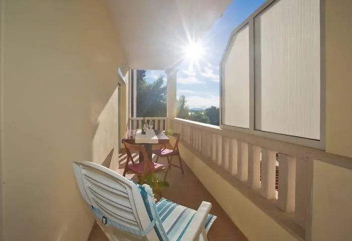 Hvar Malisko Apartamento *